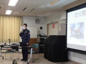 講師が挨拶しているところ