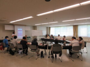 講師のお話をきいているところ