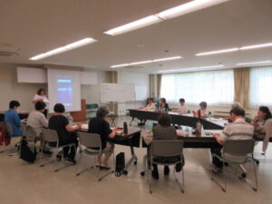 講師のお話をきいているところ