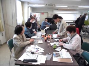 グループで作業しているところ