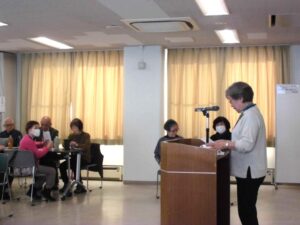 個人発表会の一番目の方が発表しているところ